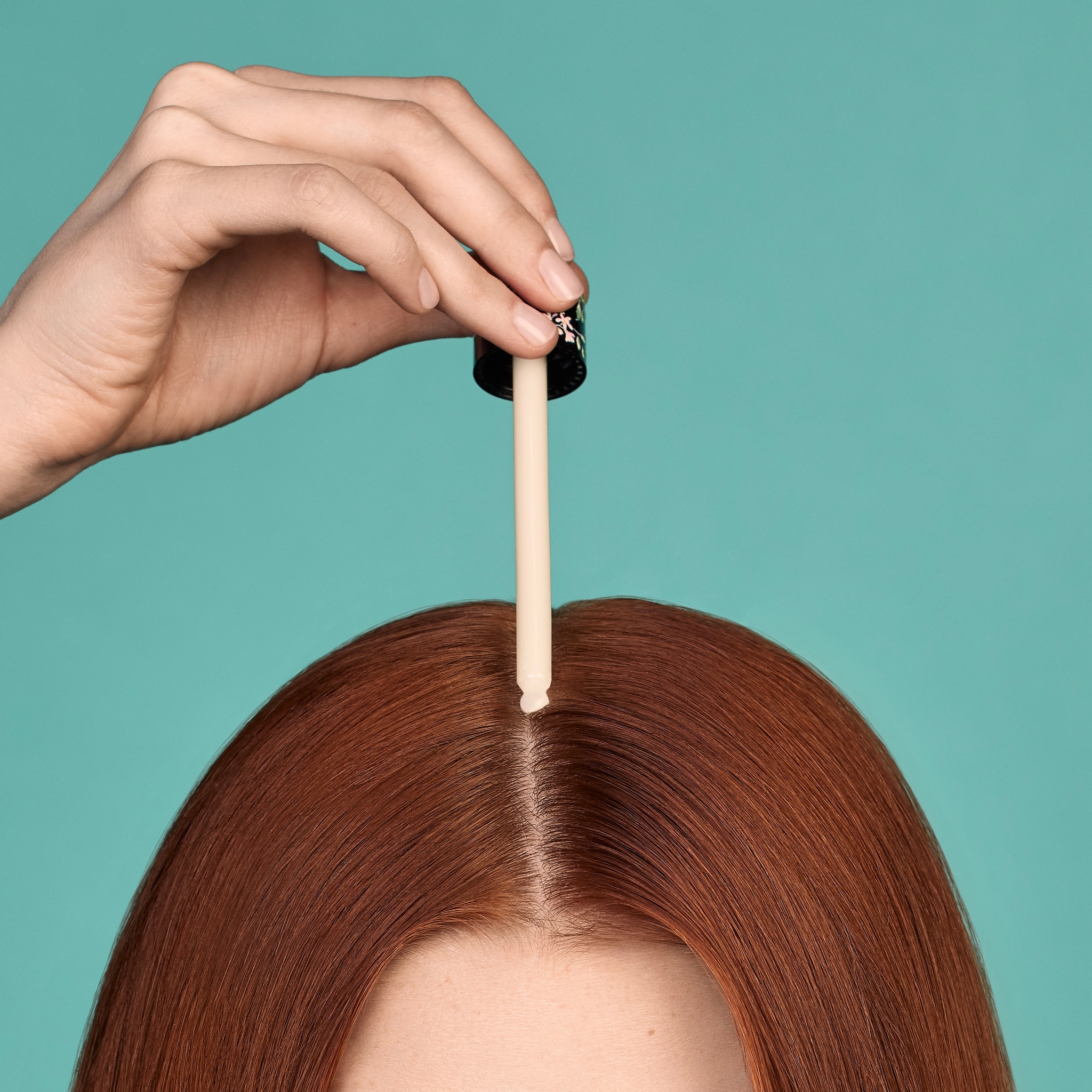 Tinh chất DeeplyRooted Hair Serum kích thích mọc tóc nhiều hơn, giúp mái tóc ngày càng dày dặn